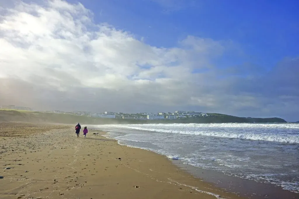 A winter walk along Fistral Beach, Newquay, with tide incoming